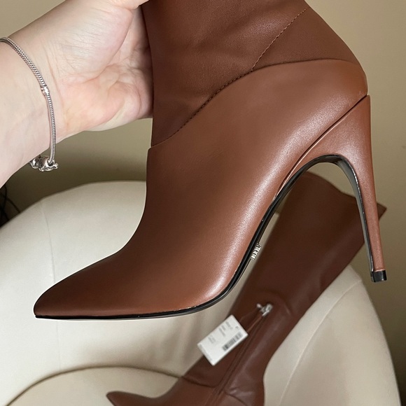 Reiss Shoes - NEW REISS 20”
Carina Pointed Toe Knee High Heel Brown Leather Stiletto Boots